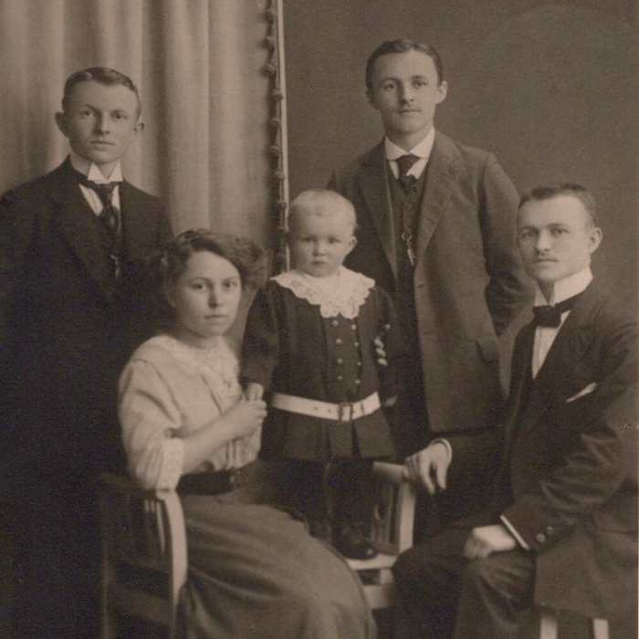 Alfred and his siblings 1912
